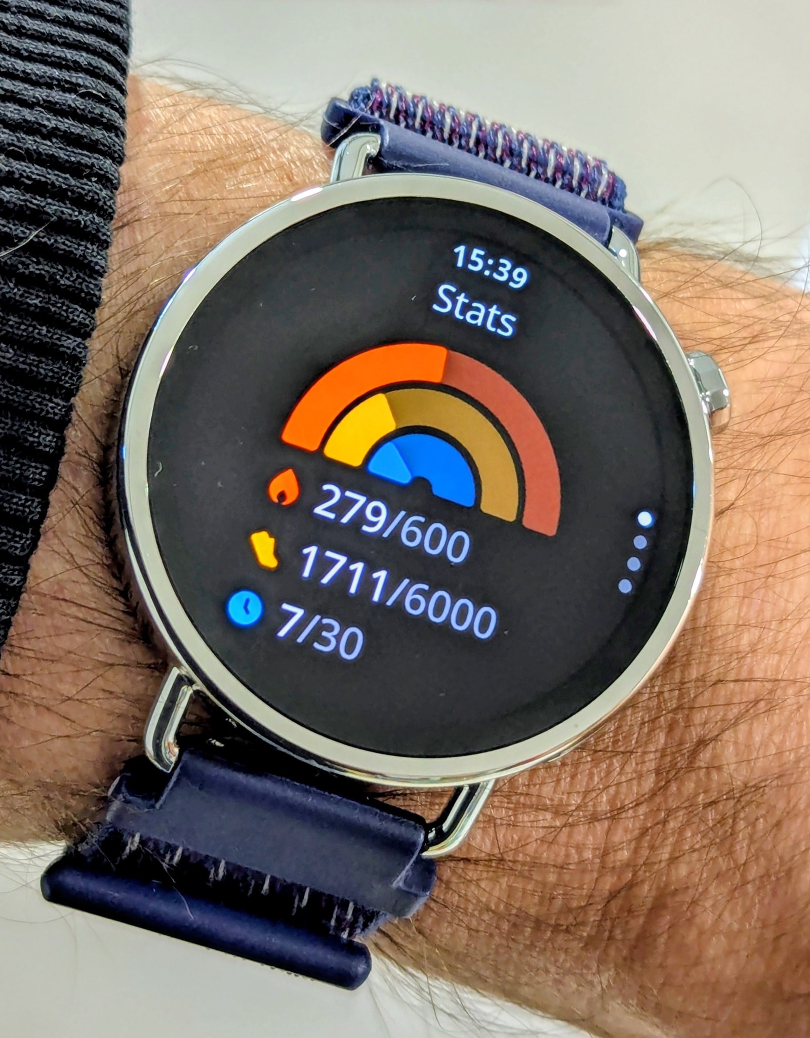 The daily activity summary in the Mi Fitness app, tracking steps, calories, and active time for the Xiaomi Watch S4 41mm